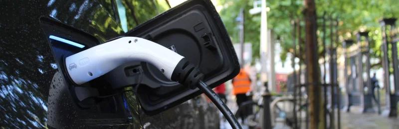 电动汽车充电 Car charging