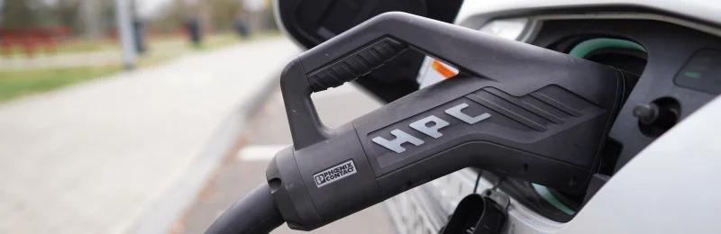 电动汽车充电 Car charging