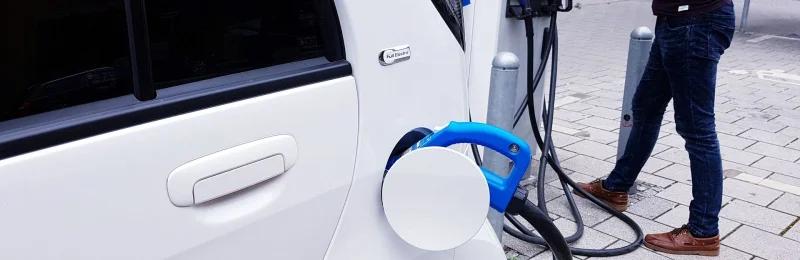 电动汽车充电 Car charging