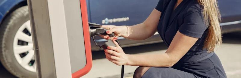 电动汽车充电 Car charging