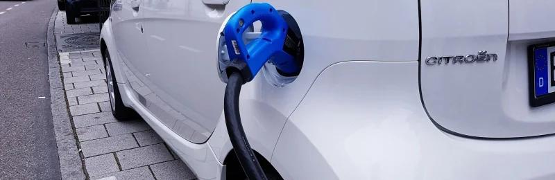 电动汽车充电 Car charging