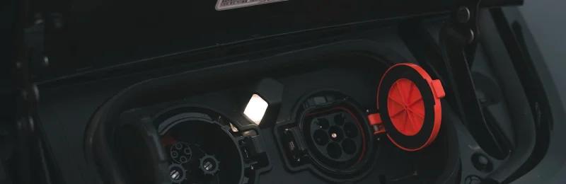 电动汽车充电 electric vehicle charging