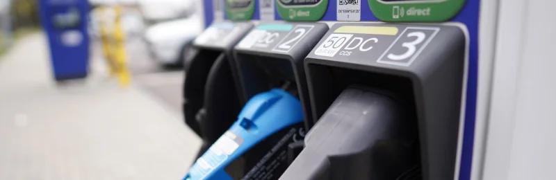 电动汽车充电 electric vehicle charging