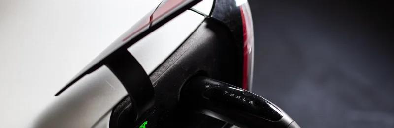 电动汽车充电 electric vehicle charging